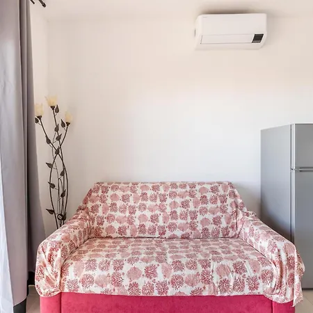 Air-conditioned, In Residence, With Pool And Patio * カステルサルド
