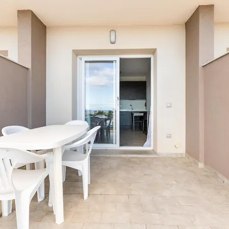 Air-conditioned, In Residence, With Pool And Patio *
