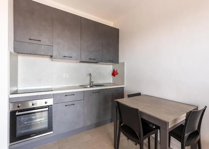 Apartman In With Swimming Pool And Sea View *